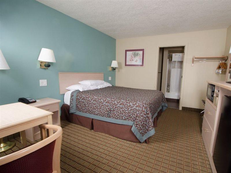 Days Inn By Wyndham Portland Central Esterno foto