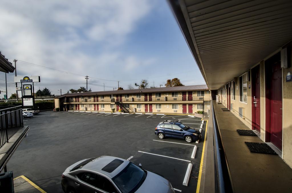 Days Inn By Wyndham Portland Central Esterno foto