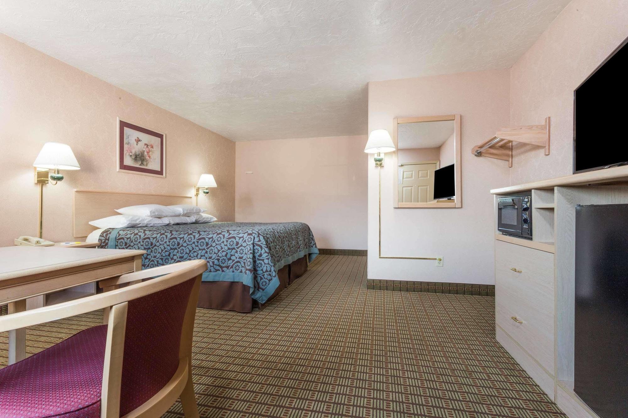 Days Inn By Wyndham Portland Central Esterno foto