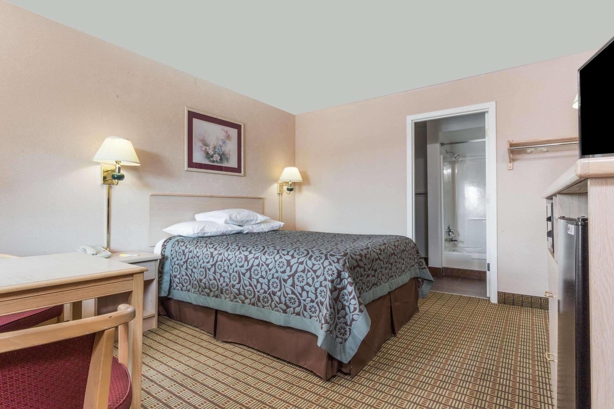 Days Inn By Wyndham Portland Central Esterno foto