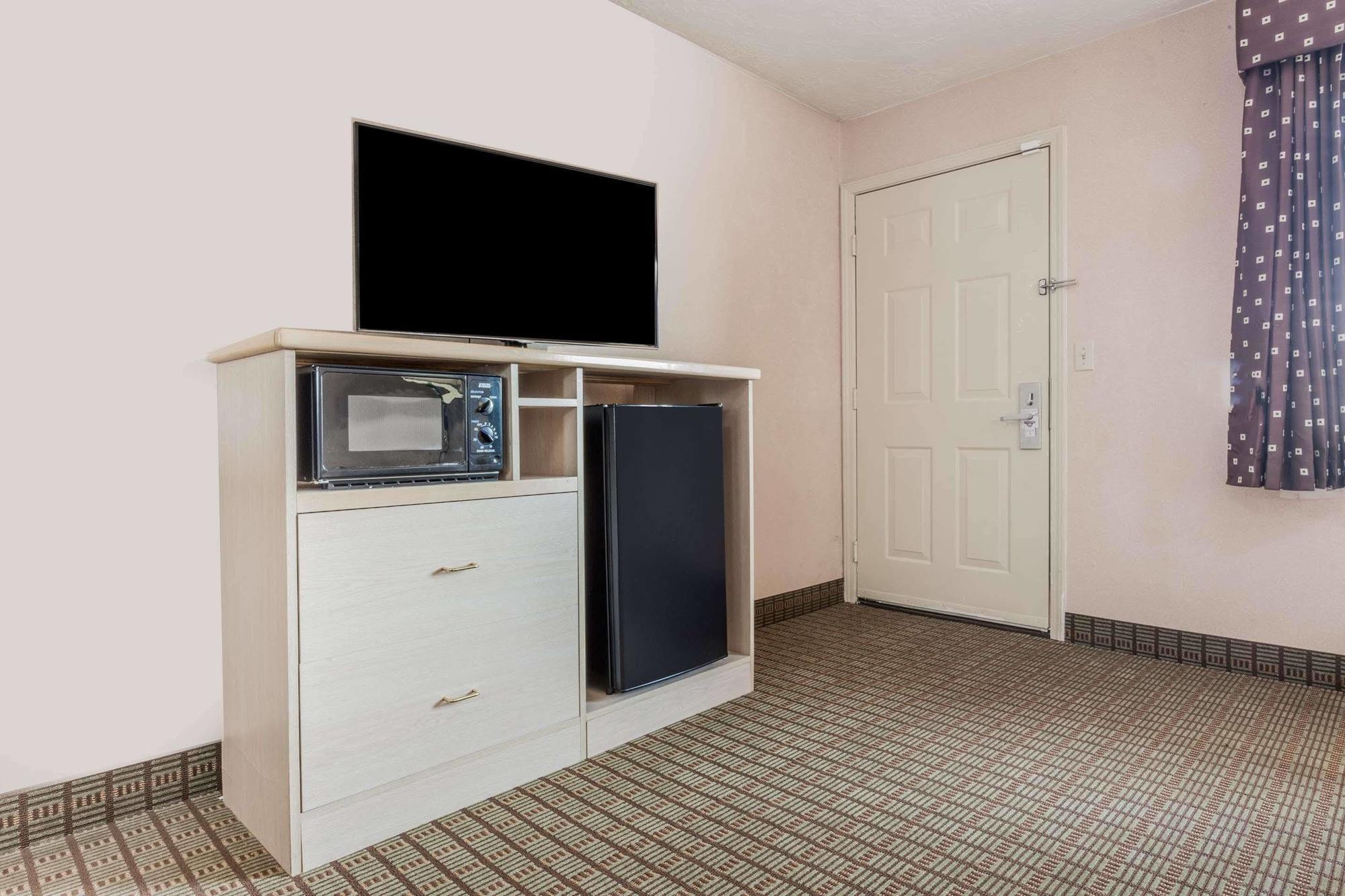 Days Inn By Wyndham Portland Central Esterno foto