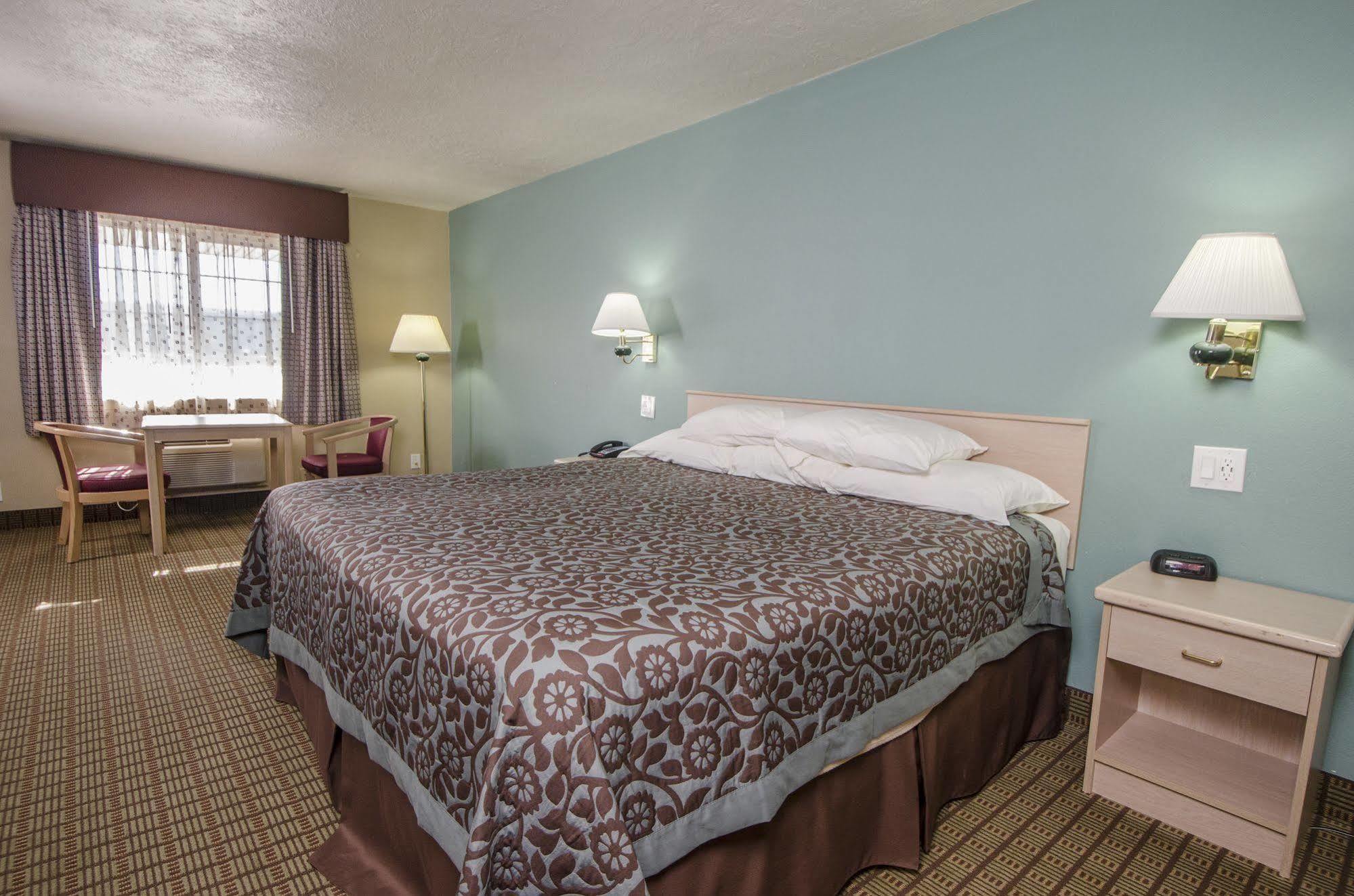 Days Inn By Wyndham Portland Central Esterno foto