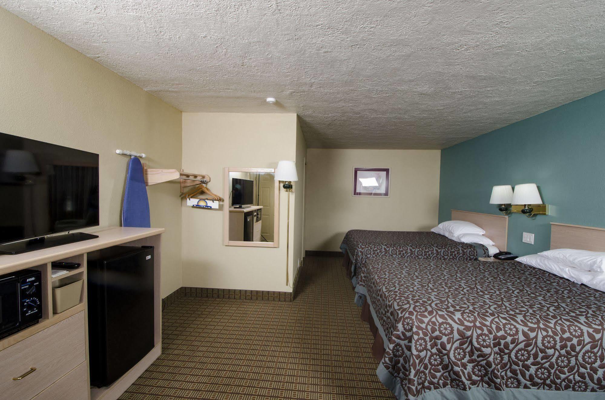Days Inn By Wyndham Portland Central Esterno foto