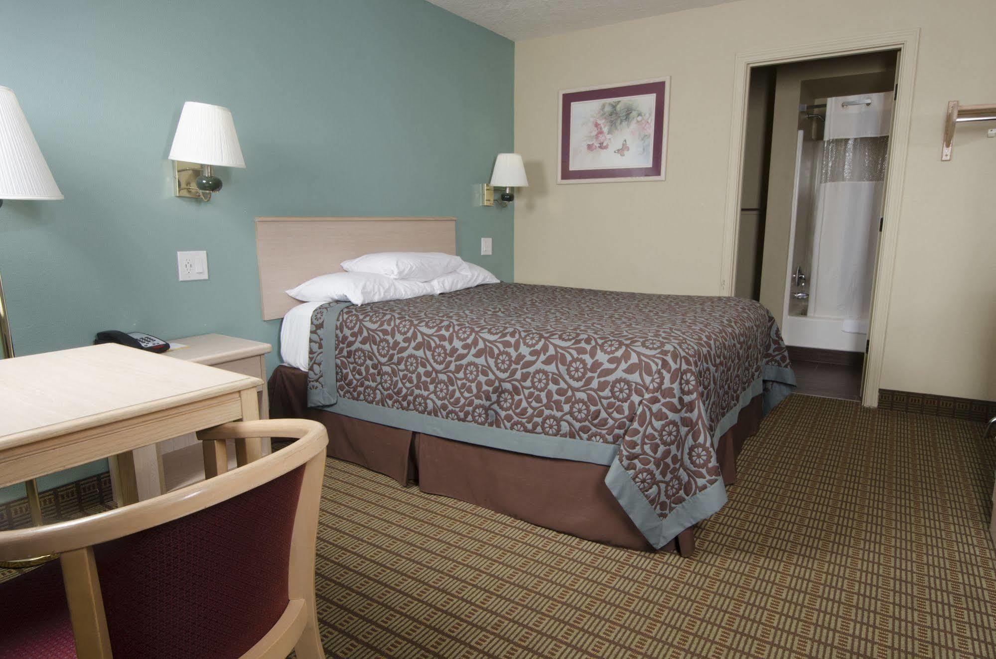 Days Inn By Wyndham Portland Central Esterno foto