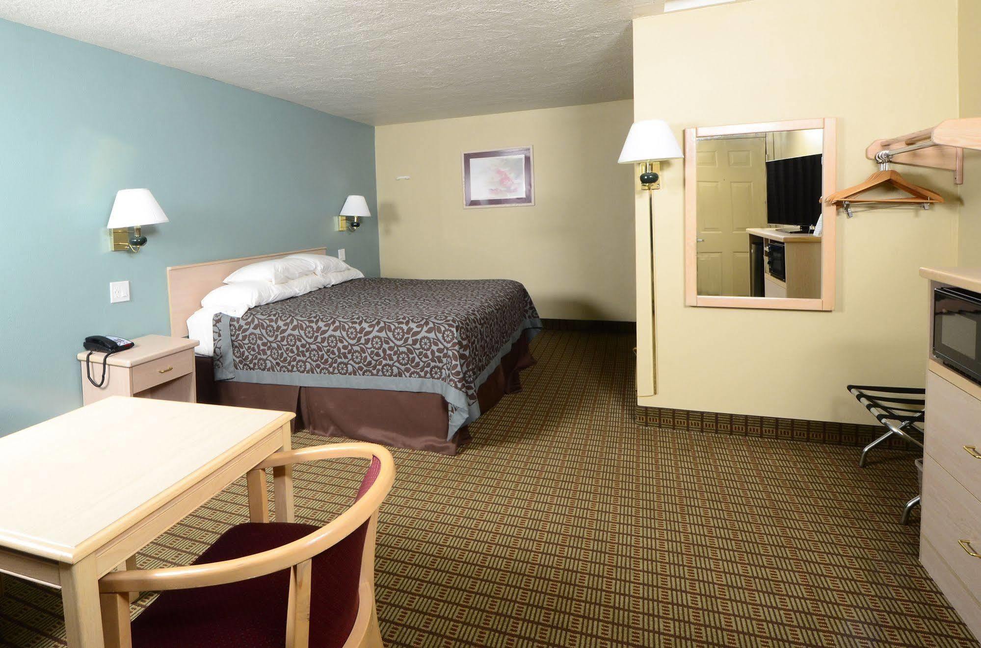 Days Inn By Wyndham Portland Central Esterno foto